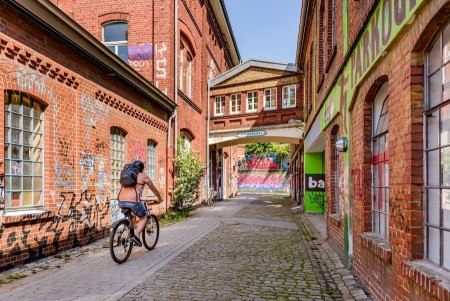 Die geführte Radtour „Auf den Spuren der Weber“ thematisiert auch die Geschichte der Weberei Gütersloh. Foto: proWirtschaft GT, Mario Wallenfang