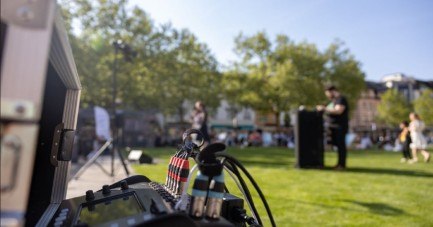 Wie schon im Premierenjahr konnte man beim Feierabendmarkt wieder Karaoke singen. Foto: Lena Descher