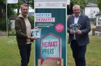 Bewerbungen für den Heimatpreis 2026 können bis zum 30. Juni eingereicht werden- Bürgermeister Daniel Hartmann und Pressesprecher Markus Finger stellen die Bewerbungskriterien vor. Foto: © Stadt Höxter