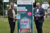 Bewerbungen für den Heimatpreis 2026 können bis zum 30. Juni eingereicht werden- Bürgermeister Daniel Hartmann und Pressesprecher Markus Finger stellen die Bewerbungskriterien vor. Foto: © Stadt Höxter