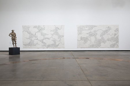 Ausstellungsansicht „Kartographien des Wachstums – Katinka Bock im Dialog mit Lois Weinberger“, 7. 2. – 7. 6. 2026, Courtesy Studio Lois Weinberger und Galerie Krinzinger, Wien, © Marta Herford, Foto: Hans Schröder