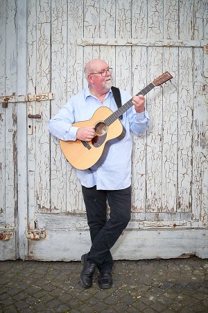 Jay Minor – Folk, Blues und Klassik auf der Gitarre. Foto © Birgit Giering