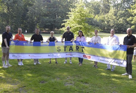 Foto von links: Robin Holtkamp (impulsevent), Sarah Dörmann (impulsevent) Dennis Will (Sparkasse Gütersloh-Rietberg-Versmold) Katja Rieckhaus (Bertelsmann Sport- & Gesundheit), Benedikt Landwehr (INTERSPORT Finke), Christiane Schulze-von Hanxleden (Zimmermann Gruppe), Kirsten Logiewa (Hagedorn Unternehmensgruppe), René Möllenbeck (Energieversum), Marco Weckheuer (Weller Gruppe) © impulsevent