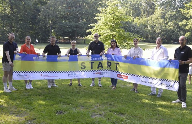 Foto von links: Robin Holtkamp (impulsevent), Sarah Dörmann (impulsevent) Dennis Will (Sparkasse Gütersloh-Rietberg-Versmold) Katja Rieckhaus (Bertelsmann Sport- & Gesundheit), Benedikt Landwehr (INTERSPORT Finke), Christiane Schulze-von Hanxleden (Zimmermann Gruppe), Kirsten Logiewa (Hagedorn Unternehmensgruppe), René Möllenbeck (Energieversum), Marco Weckheuer (Weller Gruppe) © impulsevent