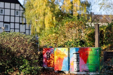 Auch auf einigen Stromverteilerkästen in Gütersloh sind historisch inspirierte Motive zu finden. Foto: Lena Descher
