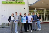 BU: Werben für das Azubi-Speed-Dating am 9. Juni im StadtparkSchützenhof in Herford (von links): Janine Billerbeck, Pressesprecherinder Agentur für Arbeit Herford, Julian Grothaus, Personalreferent derBäckerei und Konditorei Hensel GmbH, Carl-Christian Goll,Geschäftsführer Berufsbildung der Handwerkskammer, UteHorstkötter-Starke, Geschäftsführerin Berufliche Bildung der Industrie-und Handelskammer, Kevin Marc Balliet, Auszubildender zum Bäckerim zweiten Lehrjahr bei Hensel, Stefan Sieker, Jobcenter Herford, LisaKunz, Bäckermeisterin und Ausbilderin bei Hensel. Foto: HWK OWL/Ulrike Wittenbrink