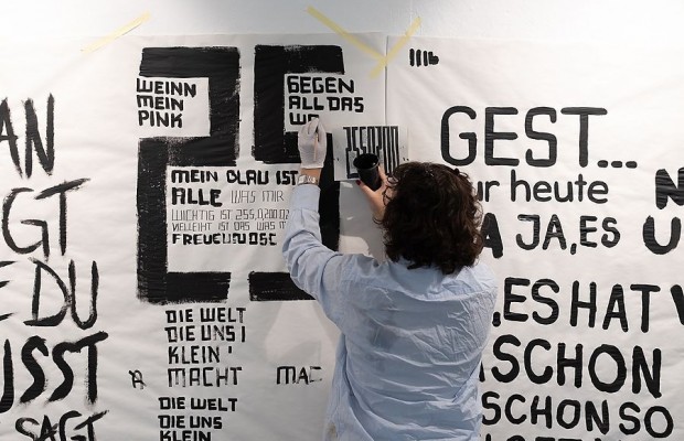 Studierende gestalteten die Wände der Galerie im Fachbereich Gestaltung der HSBI. (Foto: Chris Campe)
