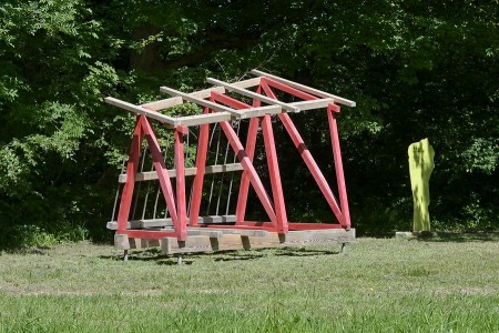 Unter der künstlerischen Leitung von Olaf Holzapfel entsteht ein gemeinsames Kunstobjekt. Foto: LWL/Klein