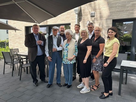 Eröffnung Lackhütter-Plaßmann II – Gruppenbild Außen © DeineDiakonie