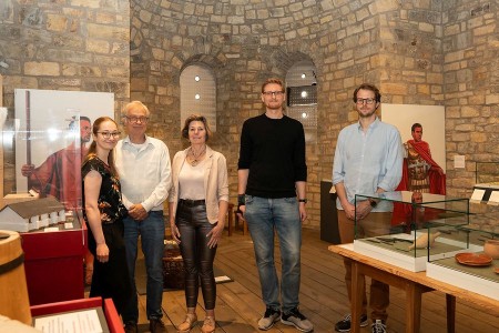Das Ausstellungsteam v.l.n.r.: Kuratorin Johanna Hersh, Museumsleiter Dr. Martin Kroker, Stadtarchäologin Dr. Sveva Gai und die wissenschaftlichen Volontäre Jakob Heymann und Christoph Lehnert