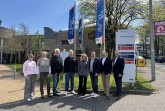 Stellen das neue Versorgungsprojekt für psychisch erkrankte Menschen vor: (v.l.) Tatjana Paul-Nissen (LWL-Klinik Paderborn), Dr. Beate Joachimsmeier (LWL-Klinik Paderborn), Dr. Thomas Bandorski (Praxisnetz Paderborn), Michael Wiemers (LWL-Klinik Paderborn), PD Dr. Christine Norra (LWL-Klinik Paderborn), Thomas Gundlach (Digitale Gesundheitsplattform OWL GmbH) Jan Hendrik Unger (LWL-Klinik Paderborn) und Nils Brinkmeyer (Digitale Gesundheitsplattform OWL GmbH). Bild: LWL