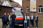 Unterstützen und freuen sich auf die Veranstaltung „Gütersloh rund um die Uhr – 24h Stadtführung: (v.l.) Thorsten Heß (Malteser Gütersloh), Daniela Toman (Stadtführerin), Clara Abelmann (Leitung City- und Tourismusmanagement Gütersloh Marketing), Dr. Franz Jungbluth (Heimatverein Gütersloh), die Stadtführer*innen Elisabeth Erdsiek, Frank Rohland, Louis Lersmacher und Rolf Erdsiek sowie Christina Junkerkalefeld (Geschäftsführerin Gütersloh Marketing). Foto: Gütersloh Marketing