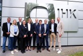 Austausch über das Sachverständigenwesen in OWL: Bernd Falge (IHK Ostwestfalen), Lisa-Sophie Nie-hoff (Landgericht Paderborn), Thilo Pahl (Vizepräsident der IHK Ostwestfalen), Wanessa Straus (IHK Lippe), Jule Schoppmann (OLG Hamm), Frank Walter (Vorsitzender Qualitätszirkel Sachverständigenwesen NRW und Vorsitzender Richter am OLG Hamm), Jürgen Schauf (Sachverständiger im Bauwesen), Bernd Woythe (Vizepräsident LG Paderborn), Matthias Steinbild (Handwerkskammer OWL) und Heiko Gellmann (stellvertretender Hauptgeschäftsführer der IHK Ostwestfalen). Foto: Silke Goller/IHK Ostwestfalen