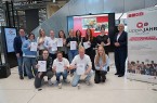 Zwölf Freiwillige des FSJ Lippe.Jahr mit ihren Zertifikaten bei der Abschlussveranstaltung im InnovationSPIN in Lemgo