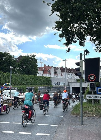 BASS_ON_BIKES_Bielefeld_OWD. Fahrraddemonstration am Ostwestfalentunnel. @ADFC Bielefeld.