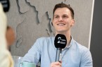 Foto (WFG/Tobias Vorwerk): Lukas Petrasch, Mitgründer und Geschäftsführer von Cargoboard im Gespräch mit Moderatorin Selina Hare für den Podcast "Wissen2Wirtschaft ... und zurück" der Universität und der Wirtschaftsförderung Paderborn.