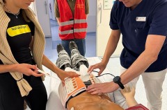 Notfalltraining Wer macht die Ansagen? Studierende der Medizinischen Fakultäten OWL und der Universität Münster trainieren, worauf es im Notfall ankommt. Foto: © Klinikum Gütersloh