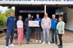 Gräfliche Kliniken überreichen dem TuS Teutonia Vinsebeck einen Spendenscheck über 1.000 Euro