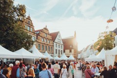 Sieben deutsche Weinanbaugebiete präsentieren ihre Rebsorten sechs Tage lang auf dem Alten Markt. Foto: Bielefeld Marketing I Tim Fröhlich