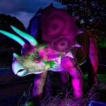 Beleuchteter animatronischer Triceratops bei den DinoLichtern in Höxter.