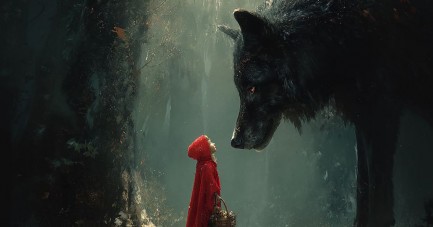 Rotkäppchen in rotem Umhang steht mit einem Korb in einem dunklen Wald einem übergroßen schwarzen Wolf gegenüber.