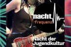 Plakat zur nachtfrequenz 2026 mit einer jungen Gitarristin am Mikrofon sowie Logo und Veranstaltungsdaten.