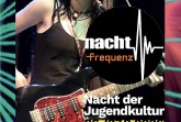 Plakat zur nachtfrequenz 2026 mit einer jungen Gitarristin am Mikrofon sowie Logo und Veranstaltungsdaten.