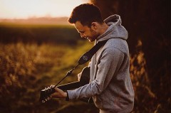 Plakat zum Life House Singing in Stemwede-Wehdem mit Foto eines Gitarristen im Freien und Veranstaltungsdaten.