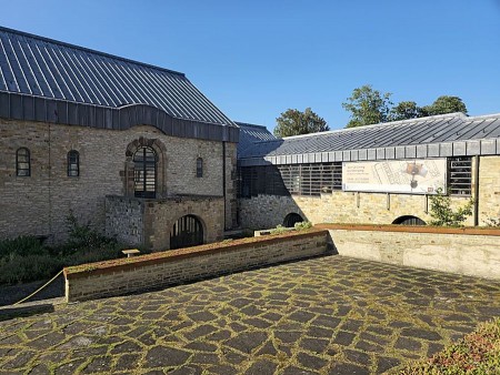 Das Museum in der Kaiserpfalz im abendlichen Sonnenschein. Foto: LWL/J. Hersh Die Nutzungsrechte für die angehängten Fotos liegen beim LWL und die Fotos können uneingeschränkt genutzt werden.