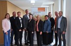 Die Wettbewerbs-Jury 2026 (v. l.): Dr. Marita Reinkemeier (proWi GT), Tim Zimmermann (Handwerkskammer OWL), Karsten Stüber (Diakonie Gütersloh), Arne Potthoff (IHK OWL), Alena Miorini (Unternehmerverband Kreis Gütersloh), Nikola Weber (pro Wirtschaft GT), Christiane Brandherm (Kreishandwerkerschaft Gütersloh-Bielefeld), Clea Stille (DGB), Dr. Thomas Süße (HSBI), Marc Traphöner (Agentur für Arbeit). Foto: proWi GT